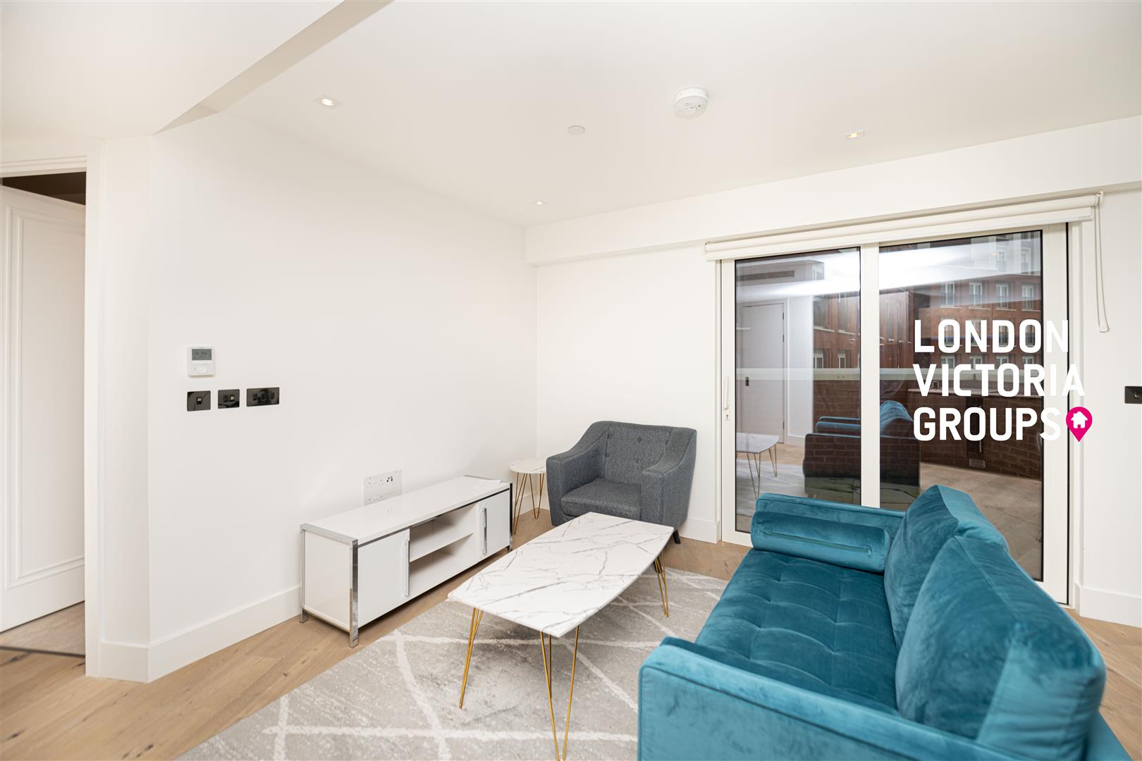 2 bed property in 7A Exchange Gardens, London